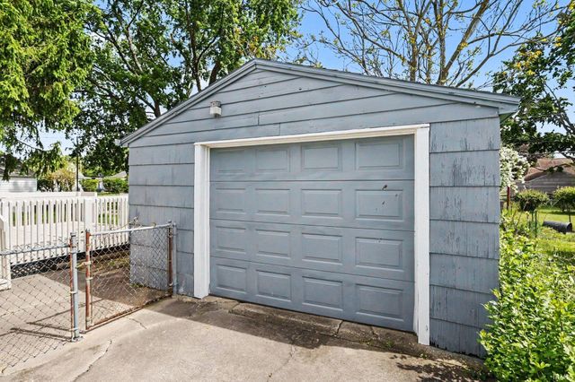 2220 Solomon Avenue, South Bend, IN 46615