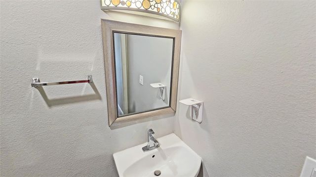 402 Hunt Street, Houston, TX 77003