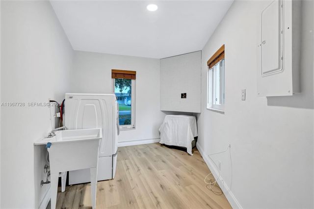 3211 Calle Largo Dr, Hollywood, FL 33021