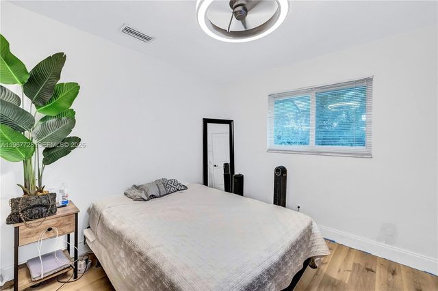 3211 Calle Largo Dr, Hollywood, FL 33021