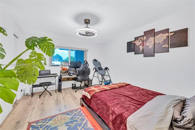 3211 Calle Largo Dr, Hollywood, FL 33021