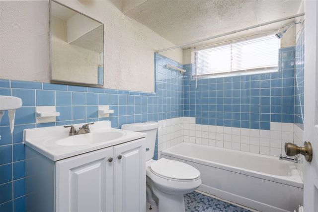 19625 Conant Unit: 22, Detroit, MI 48234