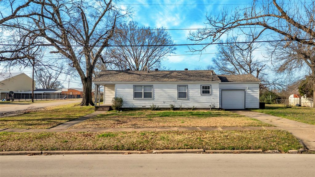 901 Johnson Street, Terrell, TX 75160