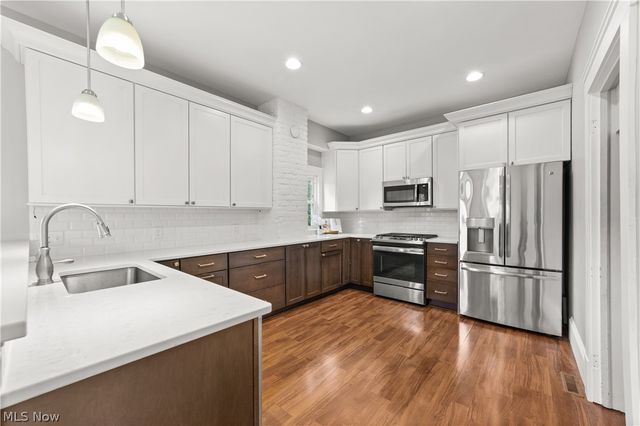 1339 Edanola Avenue, Lakewood, OH 44107
