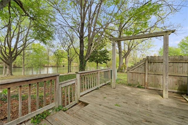 1262 Mill Lake QTR, Chesapeake, VA 23320