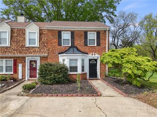 1262 Mill Lake QTR, Chesapeake, VA 23320