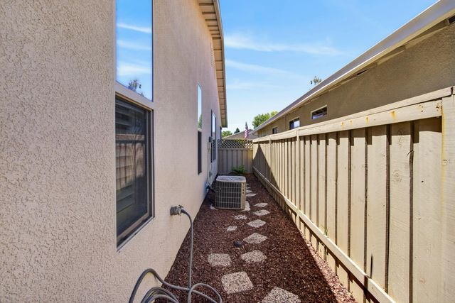 731 Violet Ln, Lincoln, CA 95648