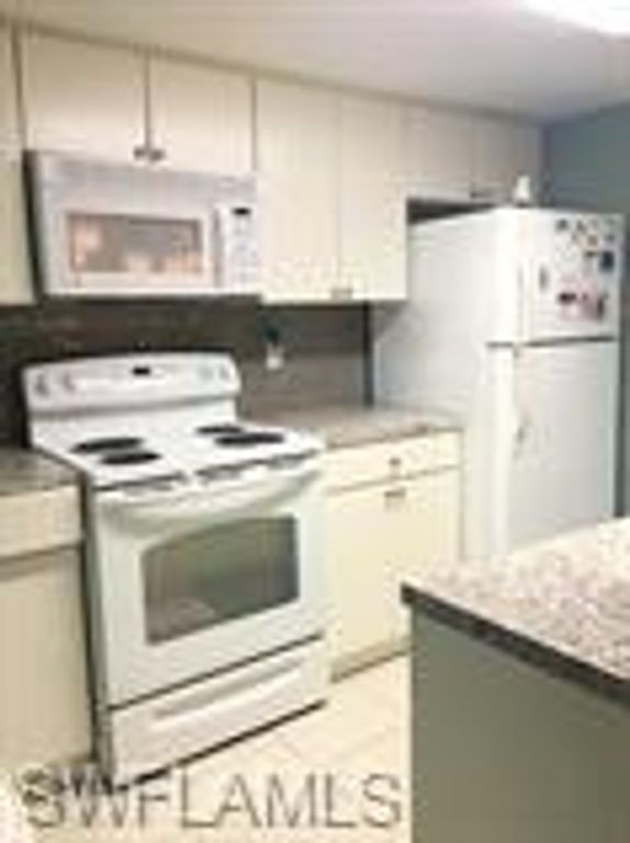 12658 Kenwood LN B, FORT MYERS, FL 33907 — photo 3