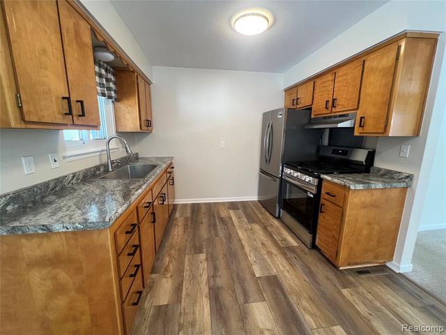 2043 Ellwood Avenue, Berkley, MI 48072