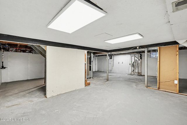 4021 Gloucester Rd, Louisville, KY 40207