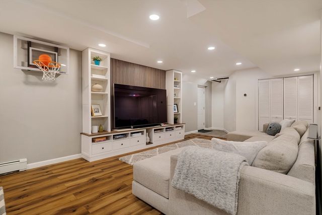 12 Sawmill Rd, Walpole, MA 02081