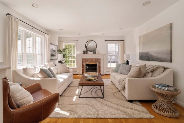 12 Sawmill Rd, Walpole, MA 02081