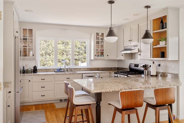 12 Sawmill Rd, Walpole, MA 02081