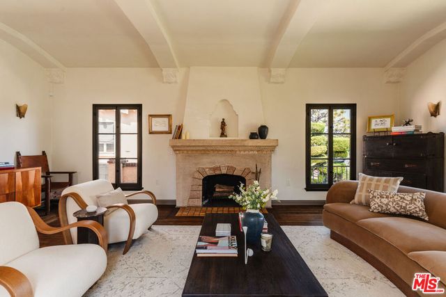 3975 Sutro Avenue, Los Angeles, CA 90008