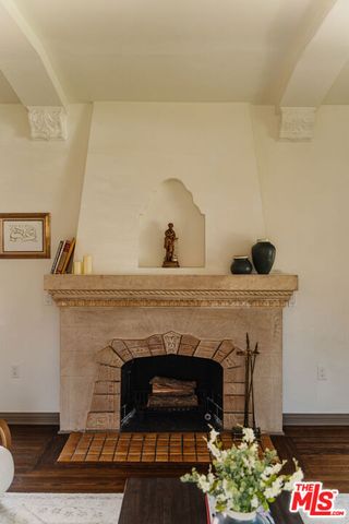 3975 Sutro Avenue, Los Angeles, CA 90008