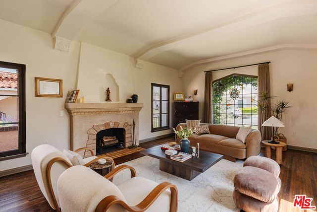 3975 Sutro Avenue, Los Angeles, CA 90008