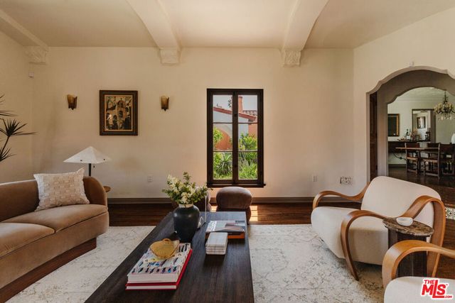 3975 Sutro Avenue, Los Angeles, CA 90008