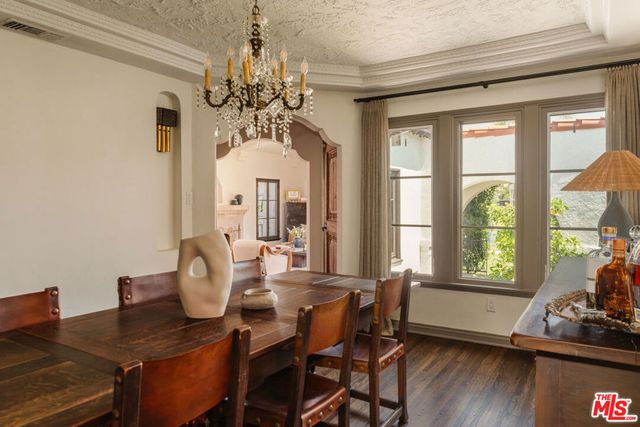 3975 Sutro Avenue, Los Angeles, CA 90008