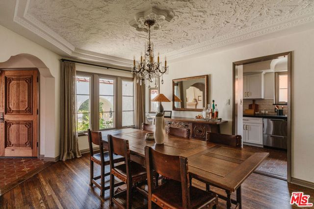 3975 Sutro Avenue, Los Angeles, CA 90008