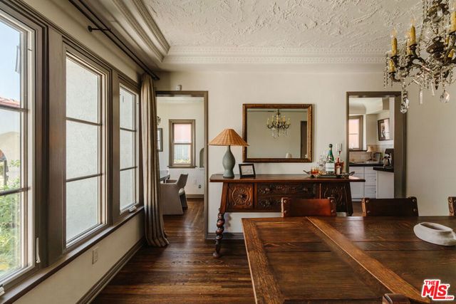 3975 Sutro Avenue, Los Angeles, CA 90008