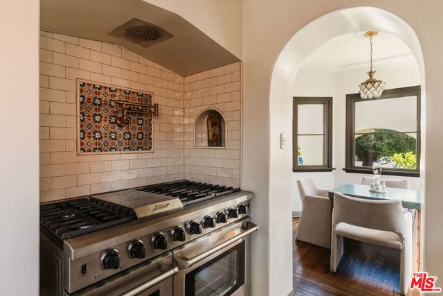 3975 Sutro Avenue, Los Angeles, CA 90008