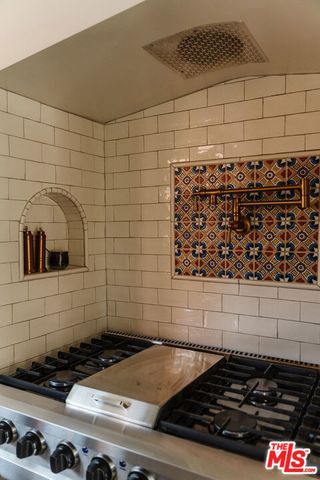 3975 Sutro Avenue, Los Angeles, CA 90008