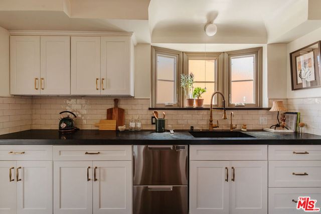 3975 Sutro Avenue, Los Angeles, CA 90008