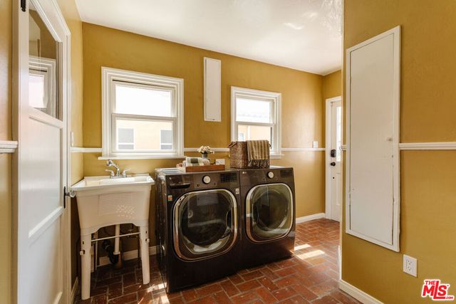 3975 Sutro Avenue, Los Angeles, CA 90008