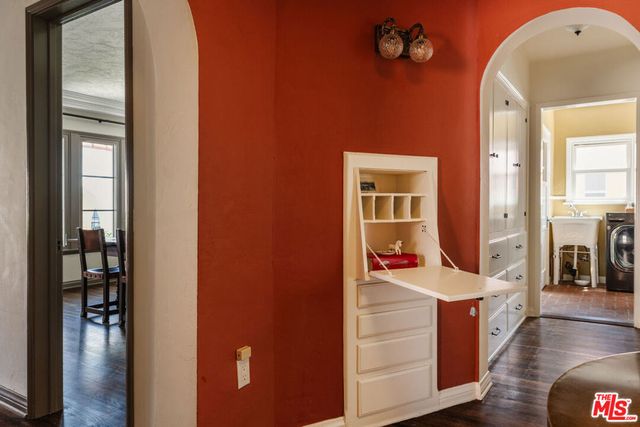 3975 Sutro Avenue, Los Angeles, CA 90008