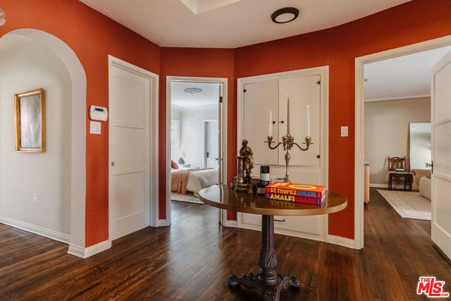 3975 Sutro Avenue, Los Angeles, CA 90008