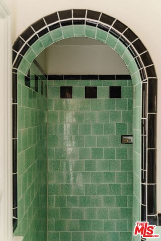 3975 Sutro Avenue, Los Angeles, CA 90008