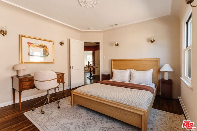 3975 Sutro Avenue, Los Angeles, CA 90008