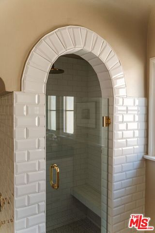 3975 Sutro Avenue, Los Angeles, CA 90008