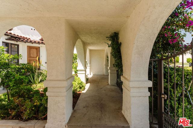 3975 Sutro Avenue, Los Angeles, CA 90008