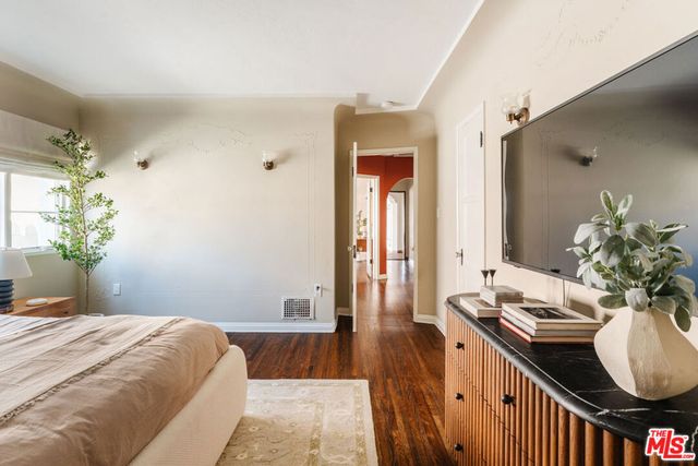 3975 Sutro Avenue, Los Angeles, CA 90008