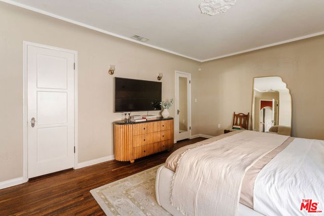 3975 Sutro Avenue, Los Angeles, CA 90008