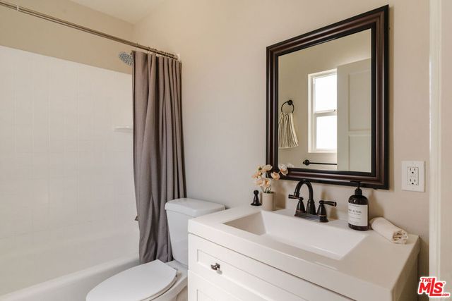 3975 Sutro Avenue, Los Angeles, CA 90008