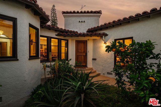 3975 Sutro Avenue, Los Angeles, CA 90008