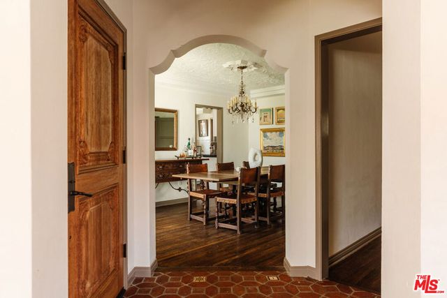 3975 Sutro Avenue, Los Angeles, CA 90008