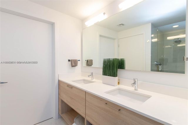 16385 Biscayne Boulevard 719, North Miami Beach, FL 33160