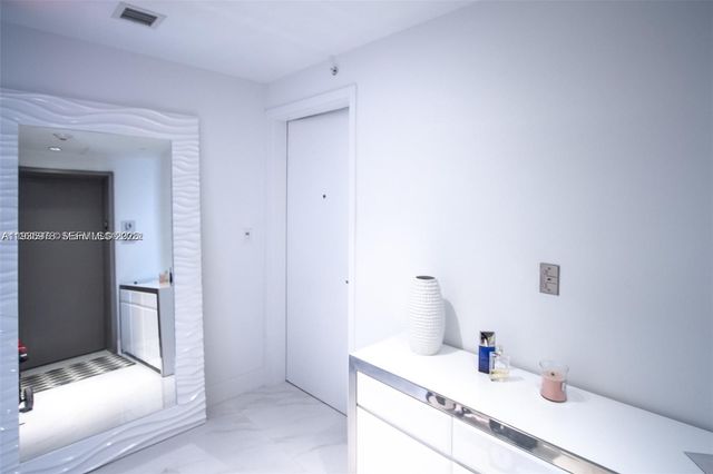 16385 Biscayne Boulevard 719, North Miami Beach, FL 33160