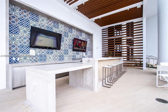 16385 Biscayne Boulevard 719, North Miami Beach, FL 33160