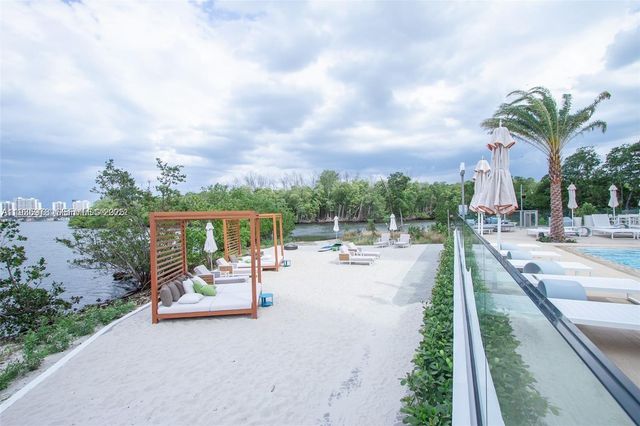 16385 Biscayne Boulevard 719, North Miami Beach, FL 33160