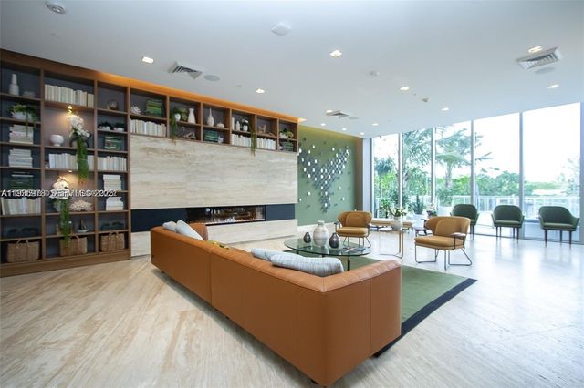16385 Biscayne Boulevard 719, North Miami Beach, FL 33160