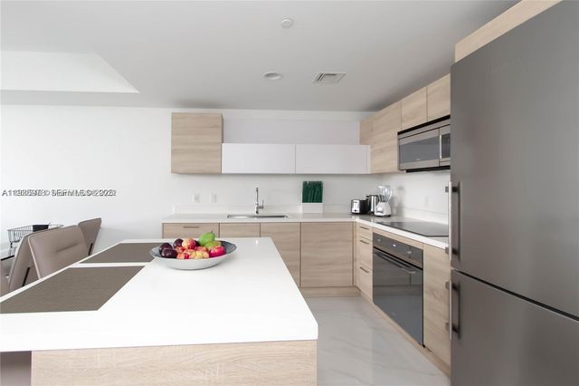 16385 Biscayne Boulevard 719, North Miami Beach, FL 33160