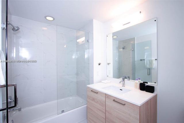 16385 Biscayne Boulevard 719, North Miami Beach, FL 33160