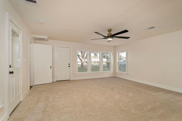 918 Front Street, Columbus, TX 78934