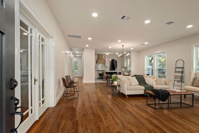 918 Front Street, Columbus, TX 78934