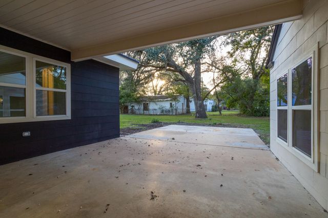 918 Front Street, Columbus, TX 78934