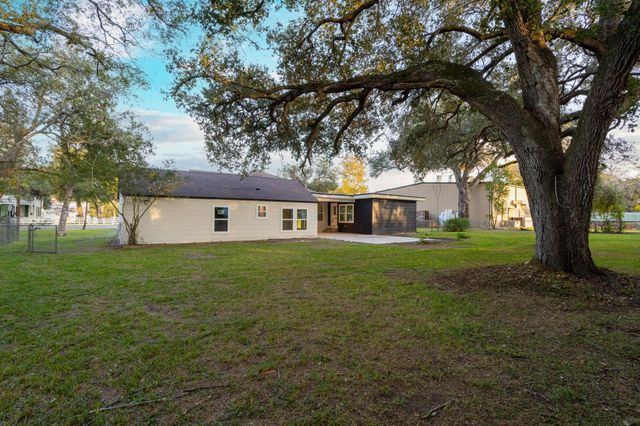 918 Front Street, Columbus, TX 78934